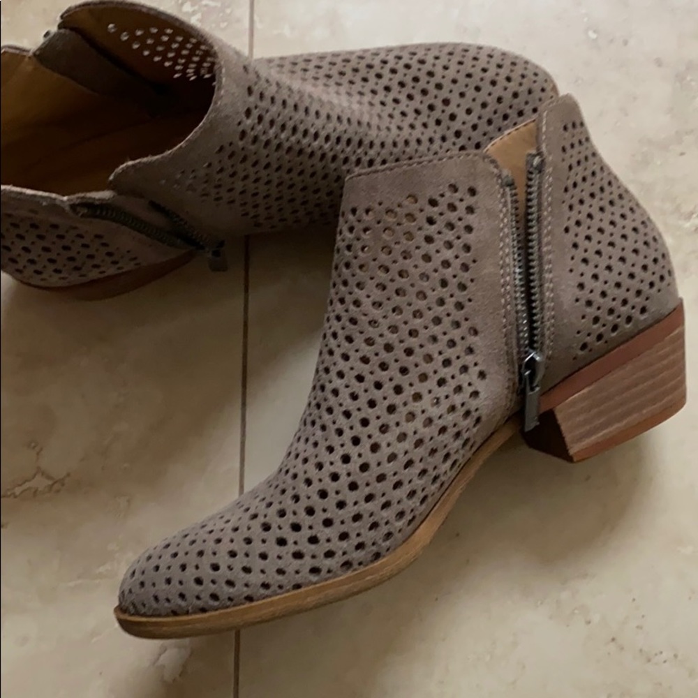 Tan suede shoe boots like new